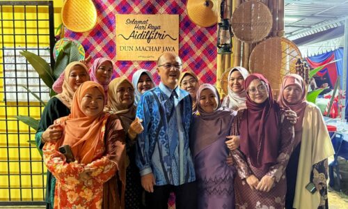 RUMAH TERBUKA MACHAP JAYA JAMU JUADAH TRADISIONAL, SEMARAK AIDILFITRI DALAM SUASANA MUHIBAH