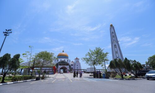 MASJID SELAT TERIMA HAMPIR 500 JEMAAH IFTAR SETIAP HARI
