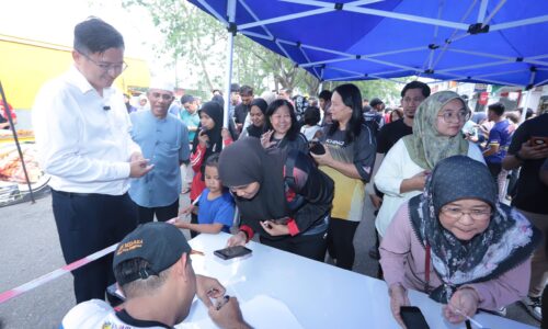 TEBUS BAUCAR E-WALLET, BERBELANJA DI BAZAR RAMADAN RAHMAH