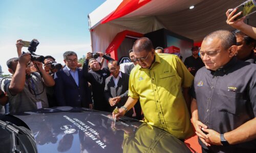 MELAKA BERUPAYA JADI HAB PENGELUARAN KERETA EV