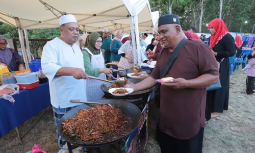 MACAM-MACAM ADA DI JAMUAN AIDILFITRI AYER LIMAU MALAM ESOK