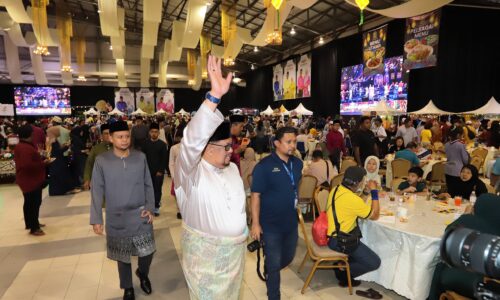 RUMAH TERBUKA AIDILFITRI TERJEMAH MESEJ MELAKA SAYANG RAKYAT