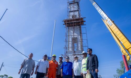 MENARA KUBAH MASJID KETIGA TERTINGGI ADA DI KAMPUNG PAYA RUMPUT