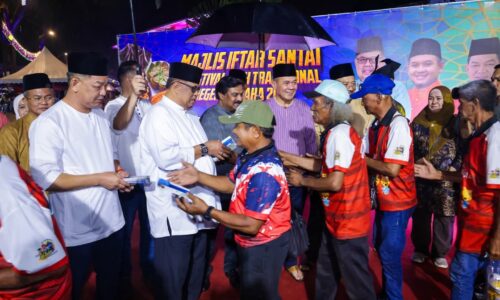 PENGAYUH BECA MELAKA TERIMA SUMBANGAN HARI RAYA