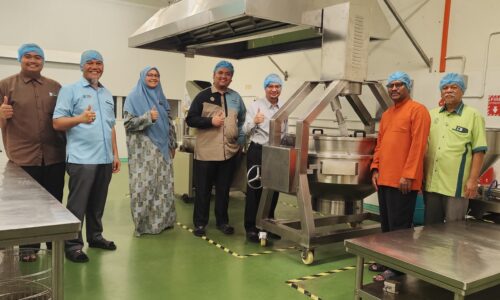 MAIM SALUR RM450,000 BANTU USAHAWAN ASNAF BERSINAR