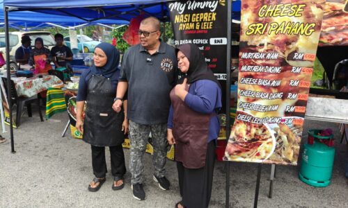 TOK RAOP SANTUNI PENGUNJUNG, PENIAGA PASAR RAMADAN PENGKALAN BALAK