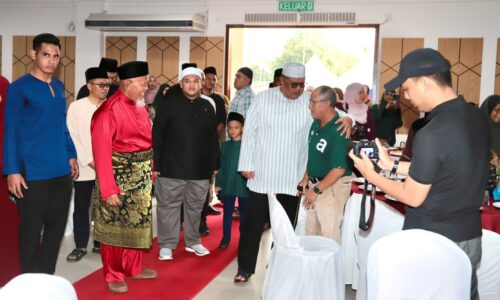 120 GOLONGAN KURANG MAMPU DALAM PARLIMEN TANGGA BATU TERIMA BANTUAN RAMADAN