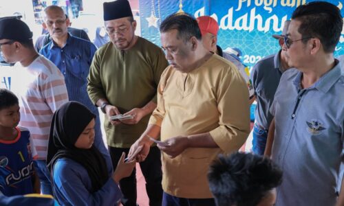 PPSPM, MBSB BELANJA 200 ANAK AYER LIMAU BELI BAJU RAYA