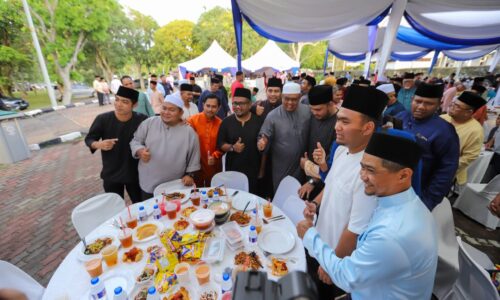 SUMBANGAN AIDILFITRI HARGAI PERANAN PEMIMPIN MASYARAKAT