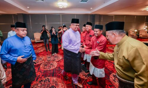 AIDILFITRI: MELAKA BERI CUTI LANJUTAN, BANTUAN KHAS KEWANGAN RM500