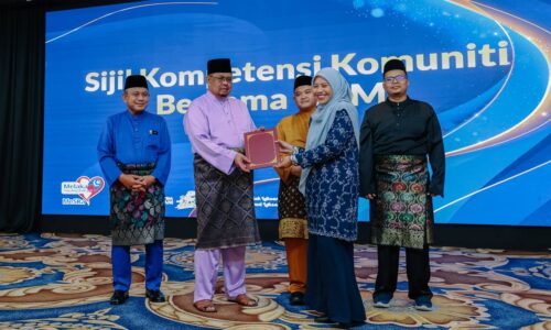 MELAKA LAKAR LEBIH 200 PENCAPAIAN DALAM 3 TAHUN