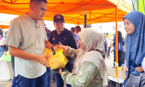 AYAM RM5 LICIN DALAM SEJAM
