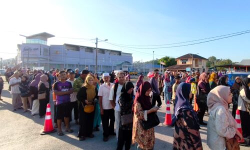 AYAM RM5 ‘DISERBU’ PENDUDUK LENDU