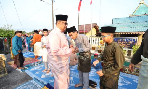 TOK RAUF TUNAI SOLAT SUNAT AIDILFITRI DI KAMPUNG PULAU