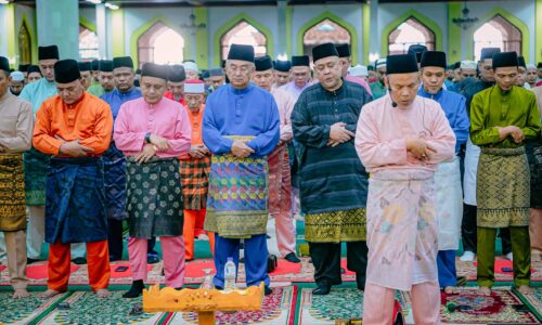 TYT TUNAI SOLAT SUNAT AIDILFITRI DI MASJID AL-AZIM