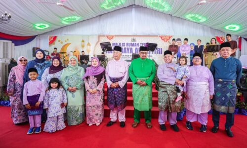 25,000 PENGUNJUNG MERIAHKAN RUMAH TERBUKA AIDILFITRI DUN PAYA RUMPUT