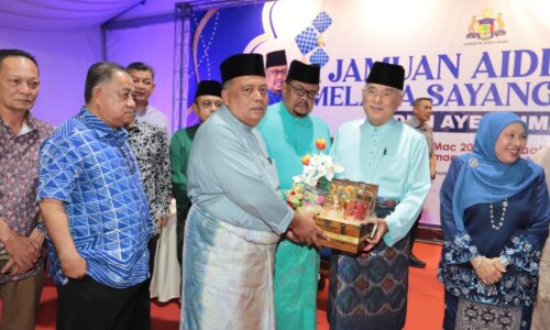LEBIH 10,000 TETAMU MERIAHKAN JAMUAN AIDILFITRI DUN AYER LIMAU