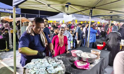 RUMAH TERBUKA DUN TABOH NANING TERJEMAHAN MELAKA SAYANG RAKYAT