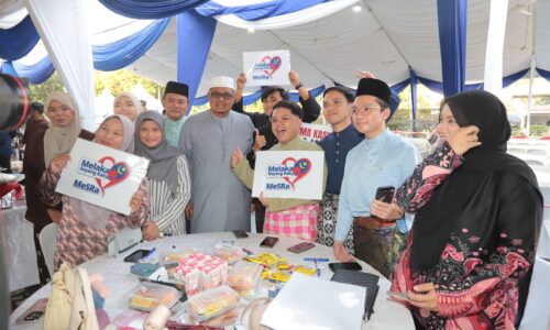 PERUNTUKAN BANTUAN PENDIDIKAN MAHASISWA ANAK MELAKA MENINGKAT RM240,000 – KM