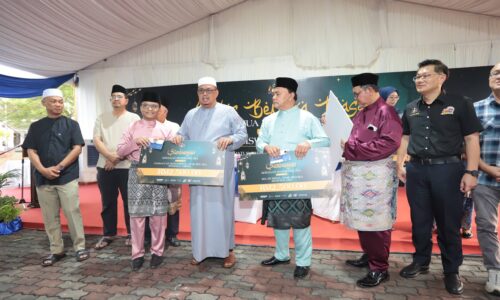 TAPEM SUMBANG RM30,000 KEPADA 12 PERSATUAN MAHASISWA ANAK MELAKA
