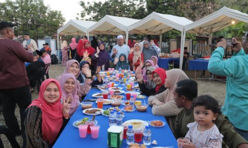 PERTANDINGAN TIKTOK MERIAHKAN RAYA DI MASJID TANAH
