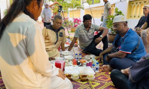 TENANG LEPAS LAFAZ SYAHADAH DI USIA 60 TAHUN