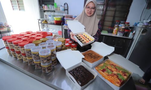 ‘RUMAH KEK’ KAMPUNG LANJUT MANIS