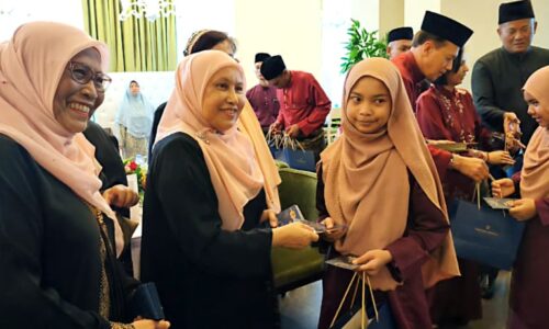 TOH PUAN ASMAH SANTUNI ANAK YATIM, ASNAF