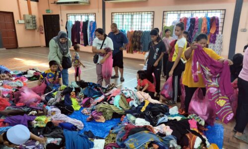 ‘FREE MARKET’ BAWA SENYUMAN KEPADA ORANG ASLI MACHAP JAYA