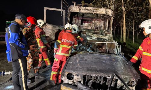 LELAKI MAUT, 4X4 DIREMPUH TRELER KETIKA BERHENTI TEPI JALAN