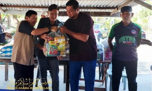 MAIM RINGANKAN BEBAN MANGSA RIBUT KAMPUNG PULAU SAMAK