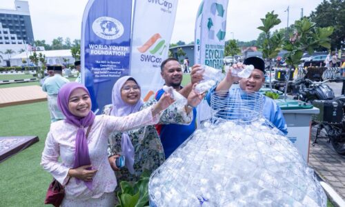 BUDAYA KITAR SEMULA DI MELAKA MENINGKAT