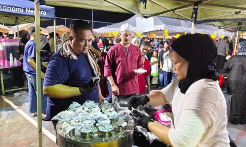 RUMAH TERBUKA BANTU PENIAGA KECIL JANA PENDAPATAN