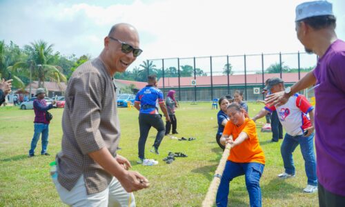 YB ALONG KONGSI BERITA GEMBIRA, 18 KEDIAMAN ORANG ASLI DIBERI WAJAH BAHARU