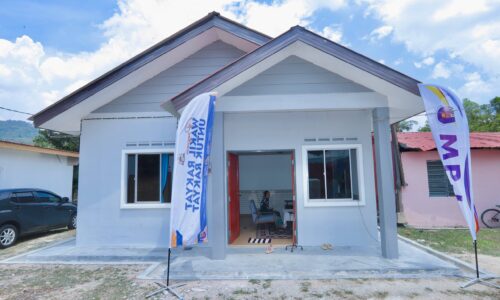 WRUR ASAHAN: RUMAH BAHARU SINARI KEHIDUPAN NEK PATIMAH, LIMA CUCU