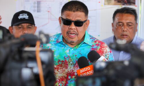 DR AKMAL KEKAL EXCO MELAKA, PELETAKAN JAWATAN DITOLAK – AB RAUF