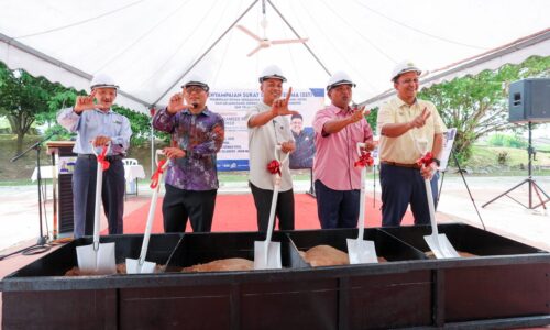 WRUR ASAHAN: DEWAN TERBUKA ‘HADIAH’ 5 TAHUN PENANTIAN SMK SELANDAR