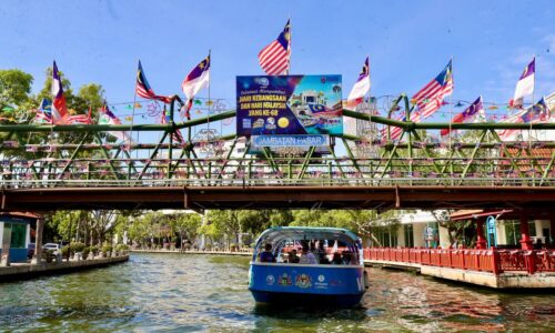 PPSPM: BAUCAR DISKAUN KEPADA 850 PENGUNJUNG TERAWAL MELAKA BILA LARUT MALAM