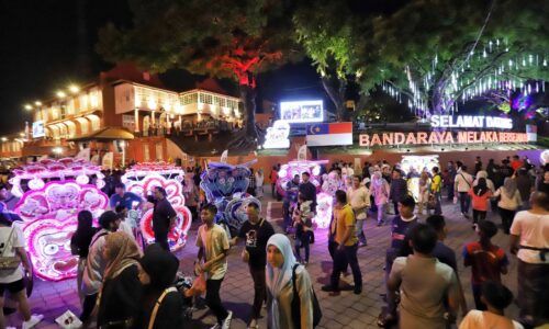 KRISIS ASIA BARAT: RAMAI PILIH MELANCONG DALAM NEGARA, RANTAU ASIA