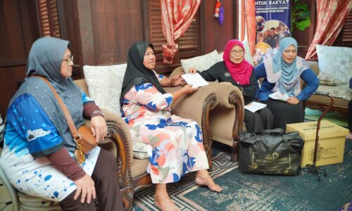 KAK SOM TURUN PADANG, ZIARAH 60 RUMAH SEPANJANG WRUR DUN GADEK