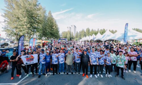 1,300 GAMATKAN HEY V RUN 6.0 DI KLEBANG