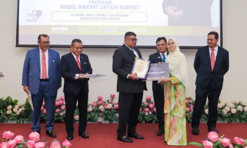 LEBIH 90,000 ANAK MELAKA TERIMA MANFAAT BANTUAN PENDIDIKAN