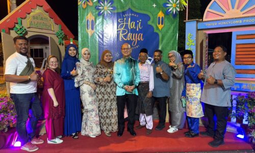 25 LAMPU SOLAR TERANGI LALUAN GELAP MACHAP JAYA