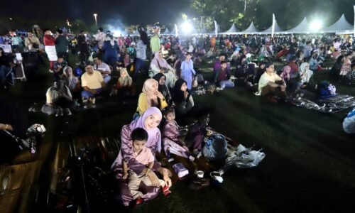KONSEP ‘PIKNIK’ RUMAH TERBUKA AIDILFTIRI DUYONG TARIK 30,000 PENGUNJUNG