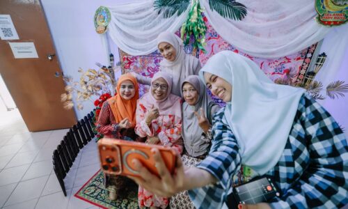 ‘SITI NURHALIZA MELAKA’ MERIAHKAN RUMAH TERBUKA AIDILFITRI DUN PENGKALAN BATU