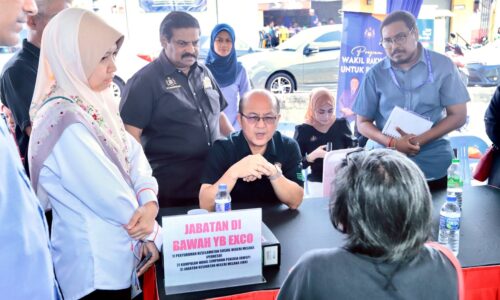 WRUR: PENDUDUK GADEK PUJI USAHA PEMIMPIN TURUN PADANG SELESAI MASALAH RAKYAT