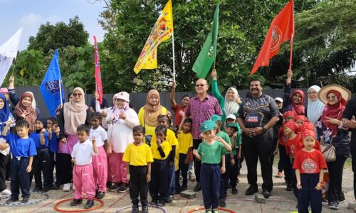 WRUR: 8 PROGRAM PERPADUAN WARNAI ALOR GAJAH: KAMPUNG KITA