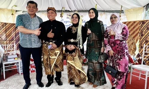 RAYA ‘STYLE JAWA’ WARNAI RUMAH TERBUKA AIDILFITRI DUN AYER MOLEK