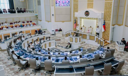 TUN DR. MOHD ALI UCAP TAHNIAH PENCAPAIAN 3 TAHUN KERAJAAN NEGERI