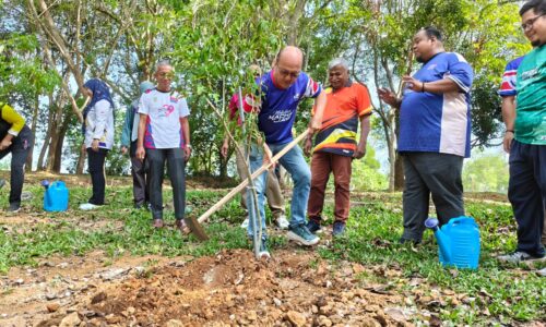 NAIK TARAF TAMAN REKREASI POH AH TIAM DITERUSKAN